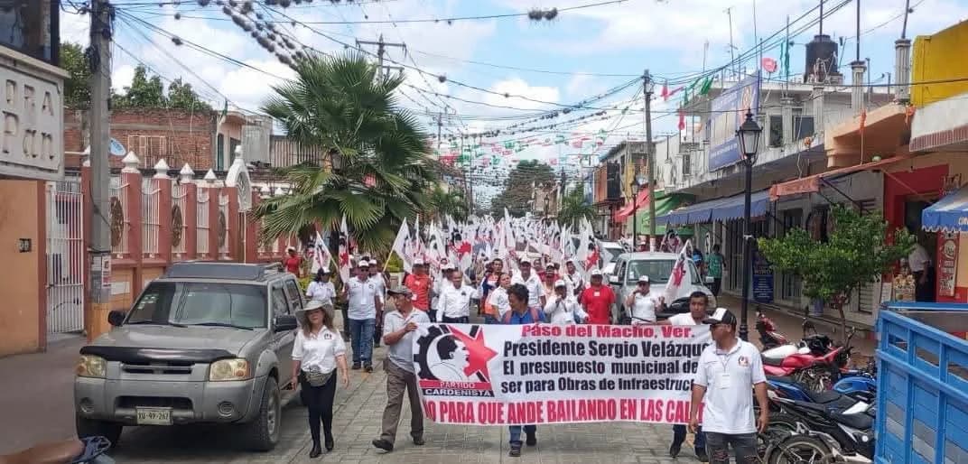 Colonos cardenistas reclaman al presidente municipal Sergio Velazquez "¿Así o más chapulín?"